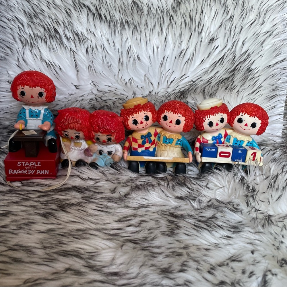 Vtg Raggedy Ann & Andy Desk top Pencil Holder & Calendar,stapler ,Table lamp set
